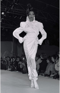 Mugler 1986- Gloria Burgess- ph Jean-luce Huré.png