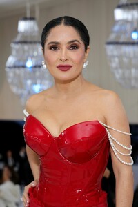 Salma_Hayek_-_2023.05.01_-_001.jpg