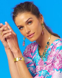 ShalimarSilkKaftaninPinkandTurquoise_1728_lores_crop_6fffc229-dca7-4e4e-8e3c-f534713ea241.jpg