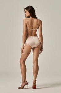 TOUSLESJOURSSOFTBRA-TOUSLESJOURSHIGHWAISTPANTY4_bd8b4102-bef9-4692-9b9f-2ddb60340cc4_1061x1600.jpg