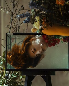 Under water  Fish tank is such a great prop! You can use it for so many projects and ideas. I imagined this project inside location with water and greens around the model. Did you use fish tank before #ShotOnC (1).jpg