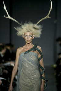 ViktorandRolf2004WomenRTW78.thumb.jpg.b27e02850abc408935869885a62fb18c.jpg