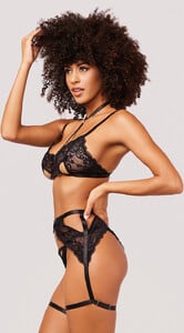 YO_41-11808_LACE_BRA_SET_STRAPPY_BLACK-4721.thumb.jpg.49c05bd30dbd1680513f3be4169cfe8f.jpg