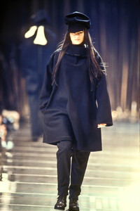 YohjiYamamoto1992WomenRTW148.thumb.jpg.0110f013e5c7dcb52cafa04373dfbe20.jpg