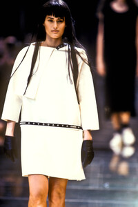 YohjiYamamoto1992WomenRTW47.thumb.jpg.874382bae7c00e40368cd5d3fa0ce6b3.jpg