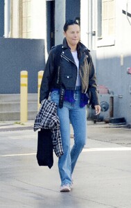 adriana-lima-spotted-in-los-angeles-16273607291.thumb.jpg.63db468c2866e9f534ab4936cdc63735.jpg