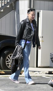 adriana-lima-spotted-in-los-angeles-40743607299.jpg.cd2f6b041cc449df569ef05126d20604.thumb.jpg.be00cd3dacf53b4344250abf91feed96.jpg