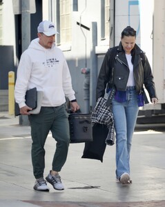 adriana-lima-spotted-in-los-angeles-92623607296.thumb.jpg.eb4dcc4a0ca5d35889c624f92a8c1144.jpg