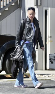 adriana-lima-street-style-los-angeles-04-03-2024-4.thumb.jpg.2648454c52705f215dad28f6850ef7e3.jpg