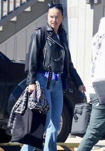 adriana-lima-street-style-los-angeles-04-03-2024-6_thumbnail.jpg