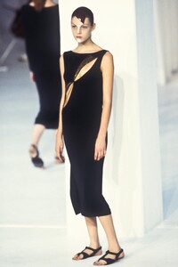 angelaLs98chalayan-74.thumb.jpg.1e2a98900a7b1dbdf38ea7278764eb63.jpg