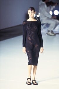 angelaLs98chalayan-81.thumb.jpg.910600d3e5615a8cdfa0eff43d6bd20b.jpg