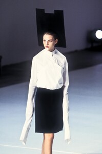 angelaLs98chalayan-88.thumb.jpg.287c9340d9e796ee5ab865d22b3f15f1.jpg