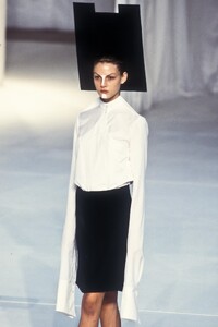 angelaLs98chalayan-89.thumb.jpg.0210206bcc043bc10f087e6291f6430a.jpg