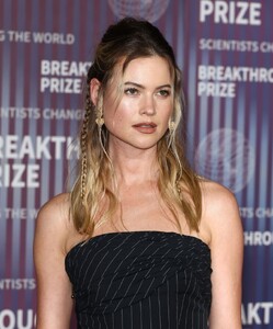 behati-prinsloo-at-10th-breakthrough-prize-ceremony-in-los-angeles-04-13-2024-5.jpg