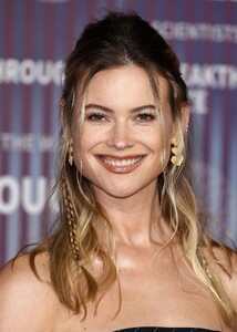 behati-prinsloo-attends-the-10th-annual-breakthrough-prize-ceremony-in-los-angeles-35023614727.jpg