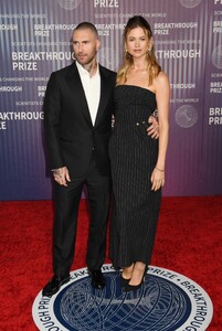 behati-prinsloo-attends-the-10th-annual-breakthrough-prize-ceremony-in-los-angeles-63683614717.jpg