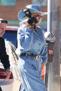 beyonce-arrived-at-a-meeting-in-los-angeles-04-01-2024-1.jpg