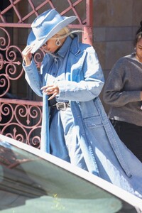 beyonce-arrived-at-a-meeting-in-los-angeles-04-01-2024-6.jpg