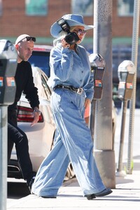 beyonce-arrived-at-a-meeting-in-los-angeles-04-01-2024-8.jpg