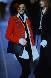 chanel-fw-93.thumb.jpg.00bcec41c7b51c590fe40f09d4802d04.jpg