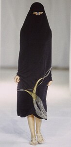 claudels98chalayan-v56.thumb.jpg.64d8c14843846cbacca49b1c71064b5a.jpg