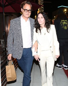 courteney-cox-arrives-for-dinner-at-funke-in-beverly-hills-04-19-2024-2.jpg