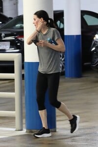 courteney-cox-arriving-at-gym-in-beverly-hills-03-19-2024-0.thumb.jpg.be4e67c6d3eddd66b6a2d5bd1df52db3.jpg