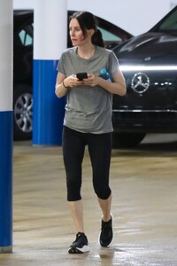 courteney-cox-arriving-at-gym-in-beverly-hills-03-19-2024-5.jpg