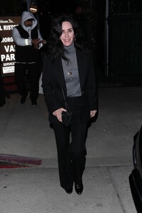 courteney-cox-out-at-giorgio-baldi-in-santa-monica-02-09-2024-1.thumb.jpg.6a0ea5d52c85fa3bd36846859c8f2b3b.jpg