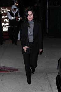 courteney-cox-out-at-giorgio-baldi-in-santa-monica-02-09-2024-2.thumb.jpg.e7c32744b7805ab8c60d9092f8a91c9d.jpg