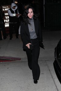 courteney-cox-out-at-giorgio-baldi-in-santa-monica-02-09-2024-3.thumb.jpg.12604b8a09705b706931ba04630c1751.jpg