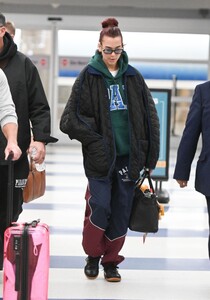 dua-lipa-at-jfk-international-airport-in-new-york-04-22-2024-6.jpg