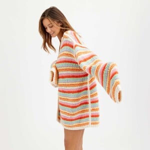 friendly-hunting-cashmere-cardigan-carine-stripe-model.thumb.jpg.c0c86ab6c251c790764be1498ced7cdf.jpg