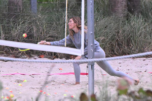 gisele and vivian in miami january 17 2024 14.jpeg