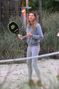 gisele and vivian in miami january 17 2024 29.jpeg