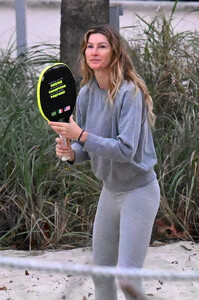 gisele and vivian in miami january 17 2024 38.jpeg