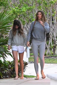 gisele and vivian in miami january 17 2024 39.jpeg