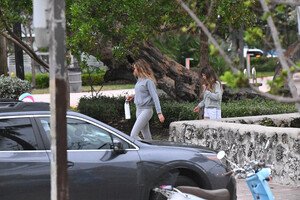 gisele and vivian in miami january 17 2024 42.jpeg