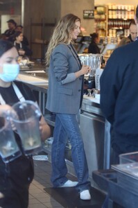 gisele at erewhon la january 11 2024 19.jpeg