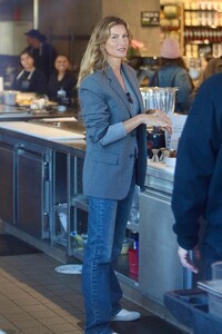 gisele at erewhon la january 11 2024 35.jpeg