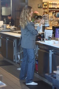 gisele at erewhon la january 11 2024 8.jpeg