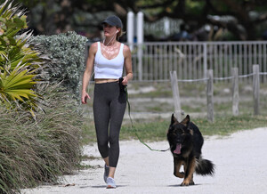 gisele in surfside miami march 3 2024 11.jpeg