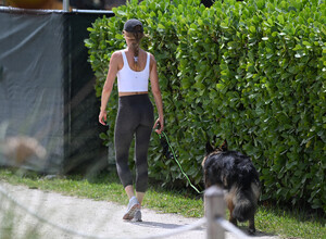 gisele in surfside miami march 3 2024 41.jpeg