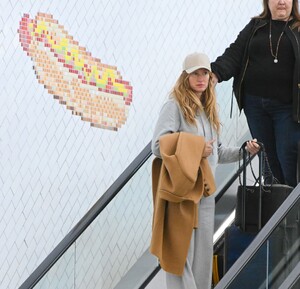 gisele jfk airport nyc march 20 2024 1.jpeg