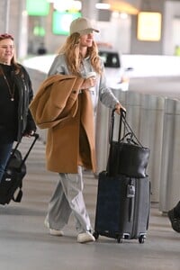 gisele jfk airport nyc march 20 2024 14.jpeg