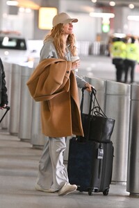 gisele jfk airport nyc march 20 2024 18.jpeg