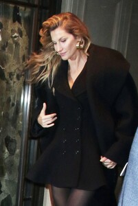 gisele jimmy fallon show nyc march 21 2024 20.jpeg