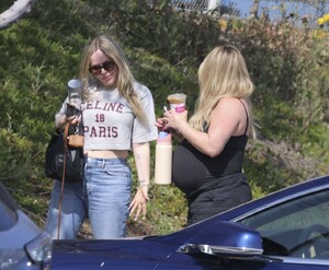hilary-duff-out-in-los-angeles-04-22-2024-6.jpg