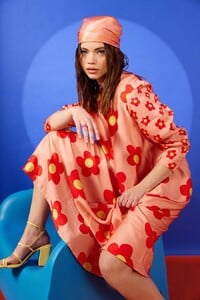 hunkc3b8n-dawn-v-neck-dress-red-daisy-kvinder-kjoler-og-kimonoer_1.jpg